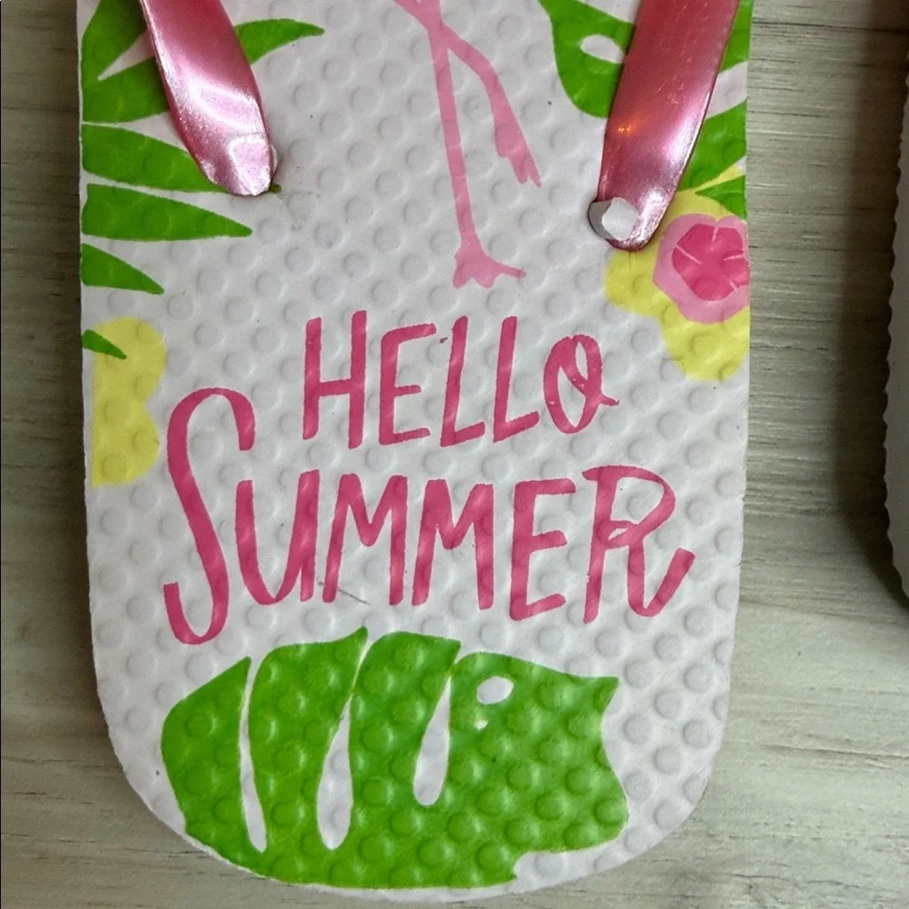 NWT Pink  Flamingo Flip Flops Wome’s Sz S (5/6)